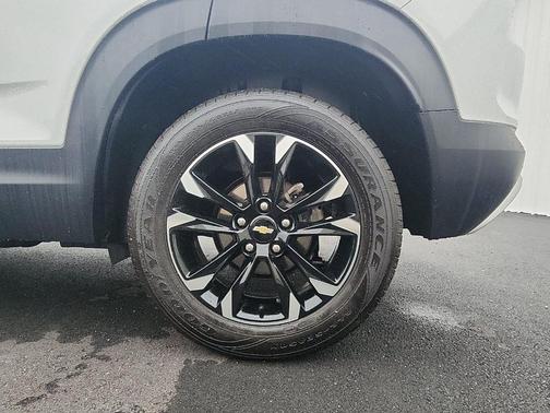 Summit White 2023 Chevrolet Trailblazer LT