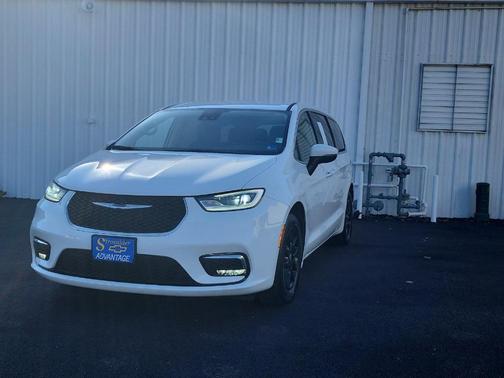 2023 Chrysler Pacifica Touring-L