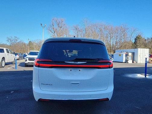 2023 Chrysler Pacifica Touring-L