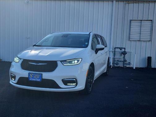 2023 Chrysler Pacifica Touring-L