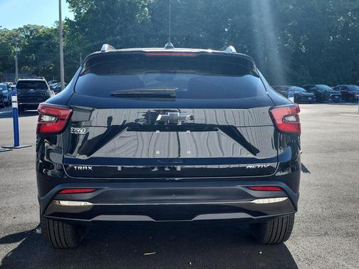 Mosaic Black Metallic 2026 Chevrolet Trax ACTIV