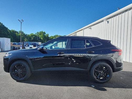 Mosaic Black Metallic 2026 Chevrolet Trax ACTIV
