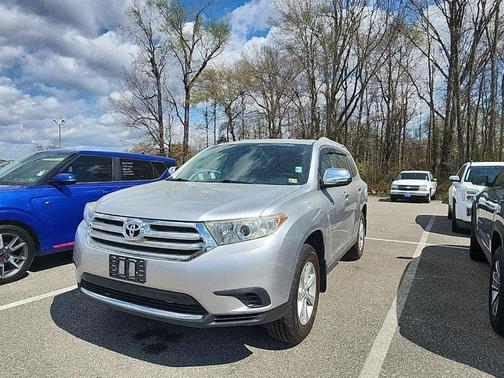 Classic Silver Metallic 2013 Toyota Highlander