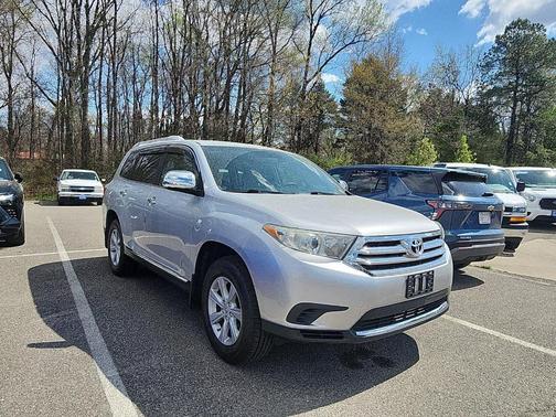 Classic Silver Metallic 2013 Toyota Highlander
