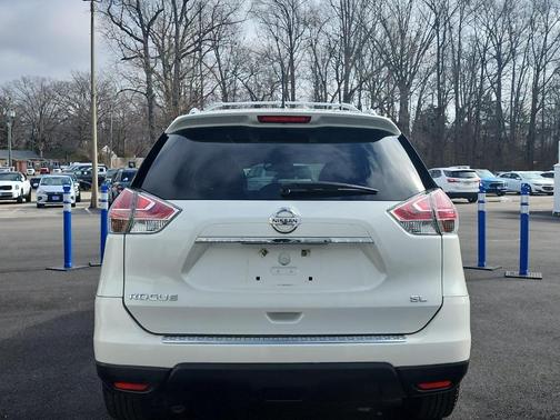 Pearl White 2016 Nissan Rogue SL