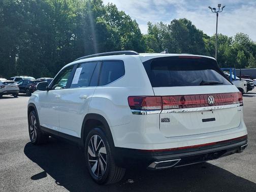 Pure White 2024 Volkswagen Atlas 2.0T SE