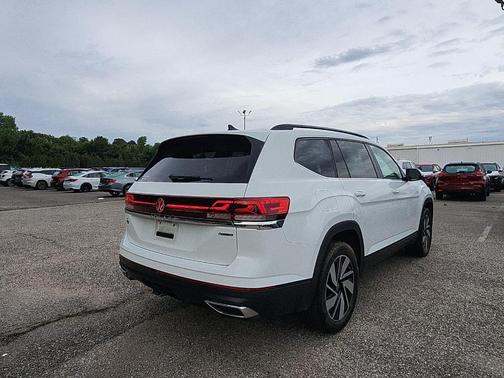 Pure White 2024 Volkswagen Atlas 2.0T SE