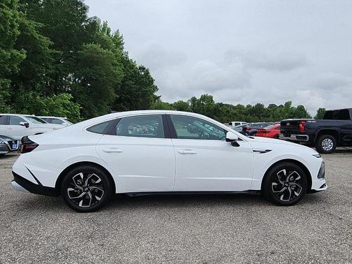 White 2024 Hyundai SONATA SEL
