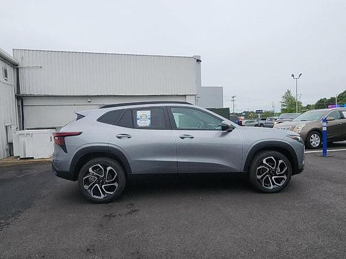 Sterling Gray Metallic 2026 Chevrolet Trax 2RS