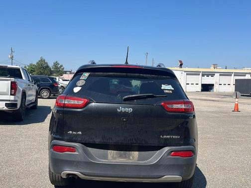 Brilliant Black Crystal Pearlcoat 2016 Jeep Cherokee Limited