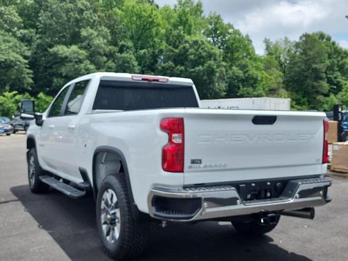 Summit White 2026 Chevrolet Silverado 2500 LT