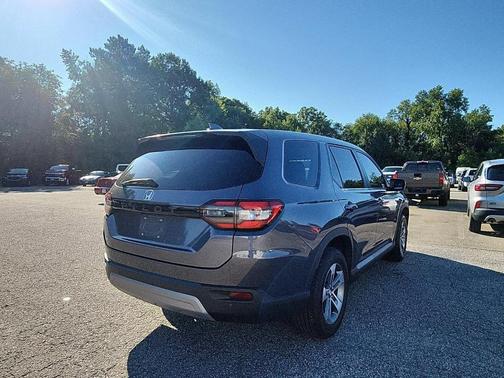 Modern Steel Metallic 2024 Honda Pilot EX-L 7-Passenger