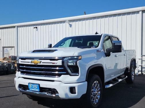 Summit White 2026 Chevrolet Silverado 2500 LT
