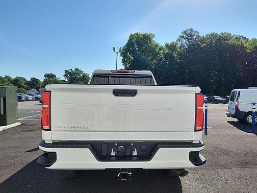 Summit White 2026 Chevrolet Silverado 2500 LT