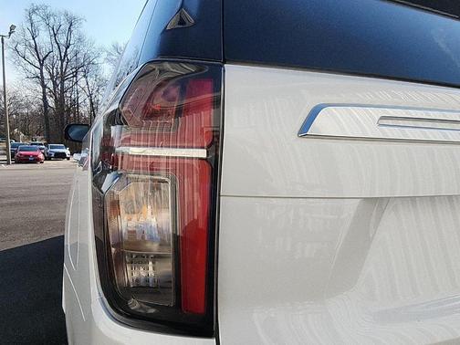 Iridescent Pearl Tricoat 2024 Chevrolet Tahoe High Country