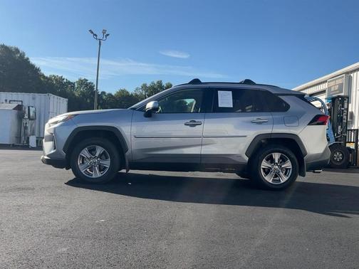 2022 Toyota RAV4 Hybrid XLE