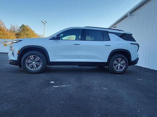 Polar White 2026 Chevrolet Traverse LT