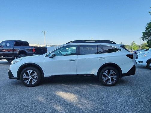 Crystal White Pearl 2022 Subaru Outback Limited XT