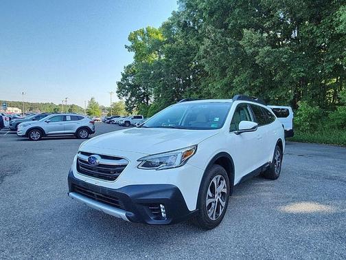 Crystal White Pearl 2022 Subaru Outback Limited XT