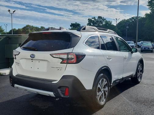 Crystal White Pearl 2022 Subaru Outback Limited XT