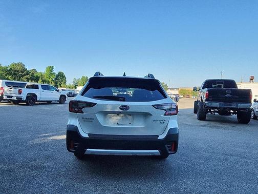 Crystal White Pearl 2022 Subaru Outback Limited XT