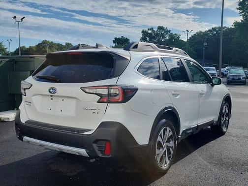 Crystal White Pearl 2022 Subaru Outback Limited XT