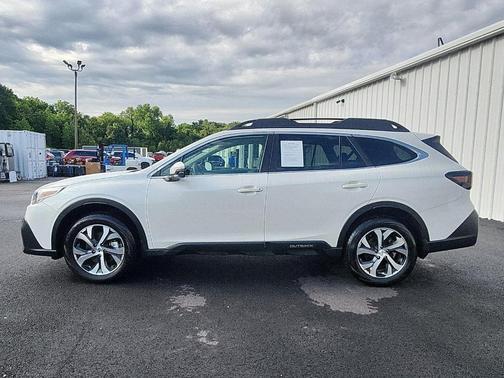 Crystal White Pearl 2022 Subaru Outback Limited XT