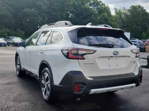 Crystal White Pearl 2022 Subaru Outback Limited XT