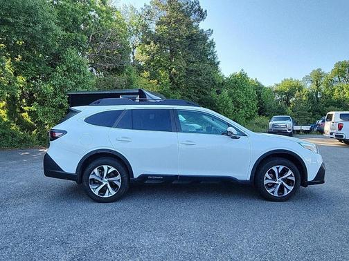 Crystal White Pearl 2022 Subaru Outback Limited XT