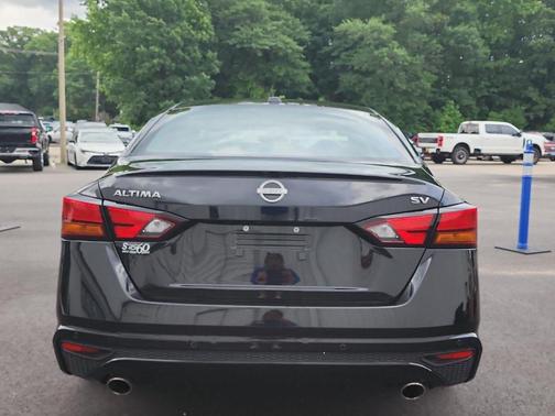 Black 2024 Nissan Altima 2.5 SV
