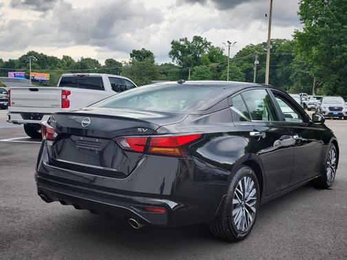 Black 2024 Nissan Altima 2.5 SV