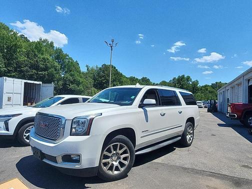 White 2017 GMC Yukon XL Denali