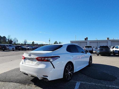 2018 Toyota Camry SE