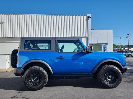 Velocity Blue Metallic 2022 Ford Bronco Base
