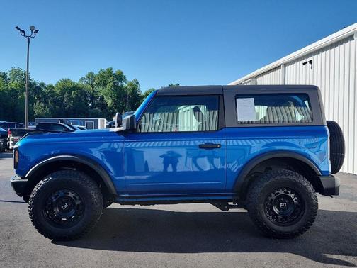 Velocity Blue Metallic 2022 Ford Bronco Base