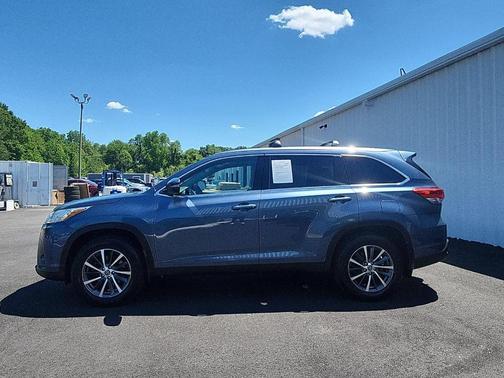 Shoreline Blue Pearl 2019 Toyota Highlander XLE
