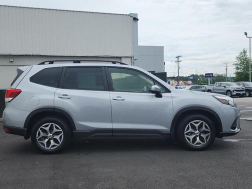 Ice Silver Metallic 2023 Subaru Forester Premium