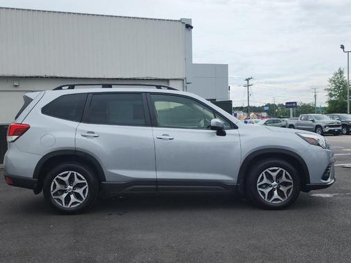 Ice Silver Metallic 2023 Subaru Forester Premium