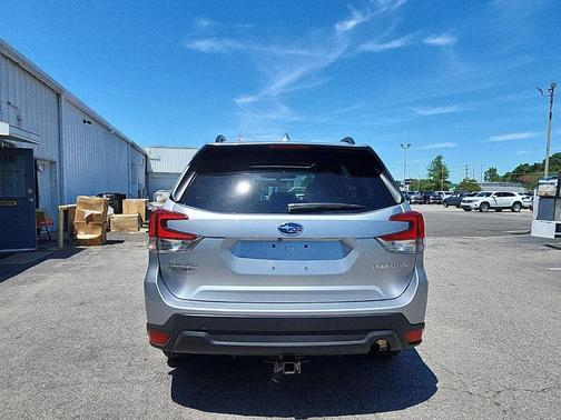 Ice Silver Metallic 2023 Subaru Forester Premium