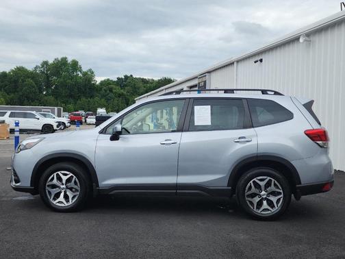 Ice Silver Metallic 2023 Subaru Forester Premium