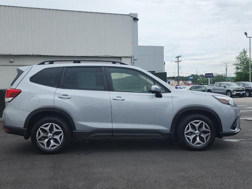 Ice Silver Metallic 2023 Subaru Forester Premium