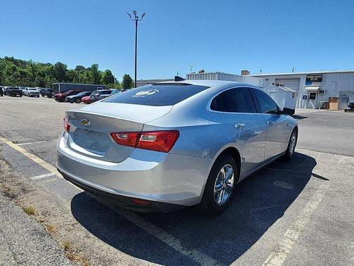 Silver Ice Metallic 2022 Chevrolet Malibu 1LS