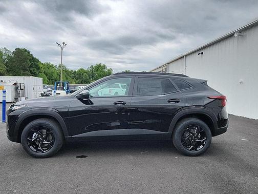 Mosaic Black Metallic 2026 Chevrolet Trax LT