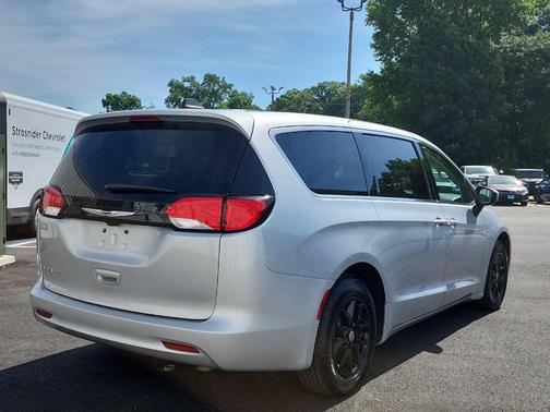 Silver Mist Clearcoat 2023 Chrysler Voyager LX
