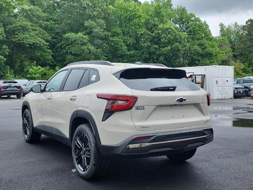 White Sand 2026 Chevrolet Trax ACTIV