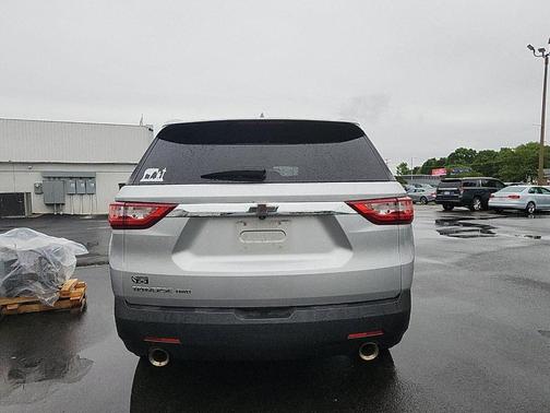 Silver Ice Metallic 2020 Chevrolet Traverse LS