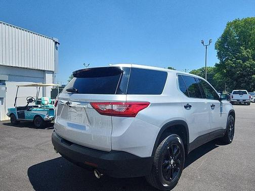 Silver Ice Metallic 2020 Chevrolet Traverse LS