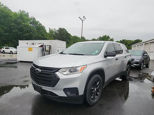 Silver Ice Metallic 2020 Chevrolet Traverse LS