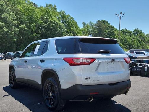 Silver Ice Metallic 2020 Chevrolet Traverse LS