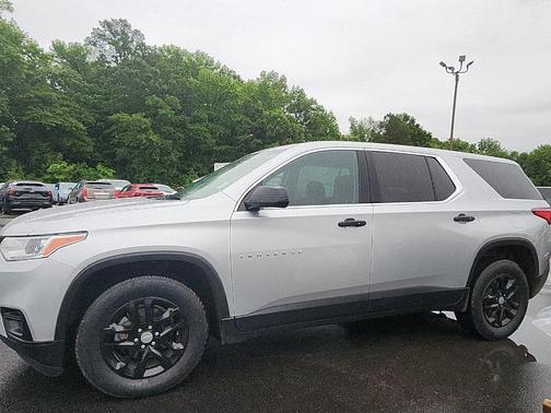 Silver Ice Metallic 2020 Chevrolet Traverse LS